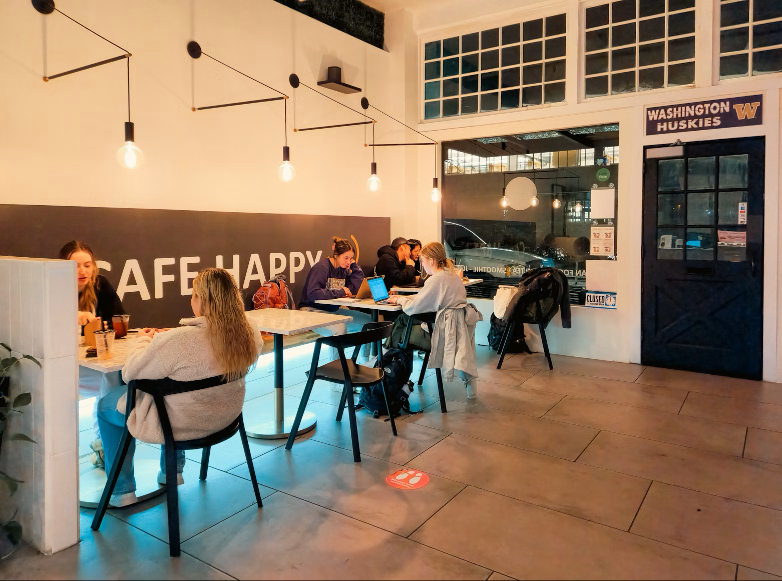 Tech Gadgets for Students That Study in a Cafe